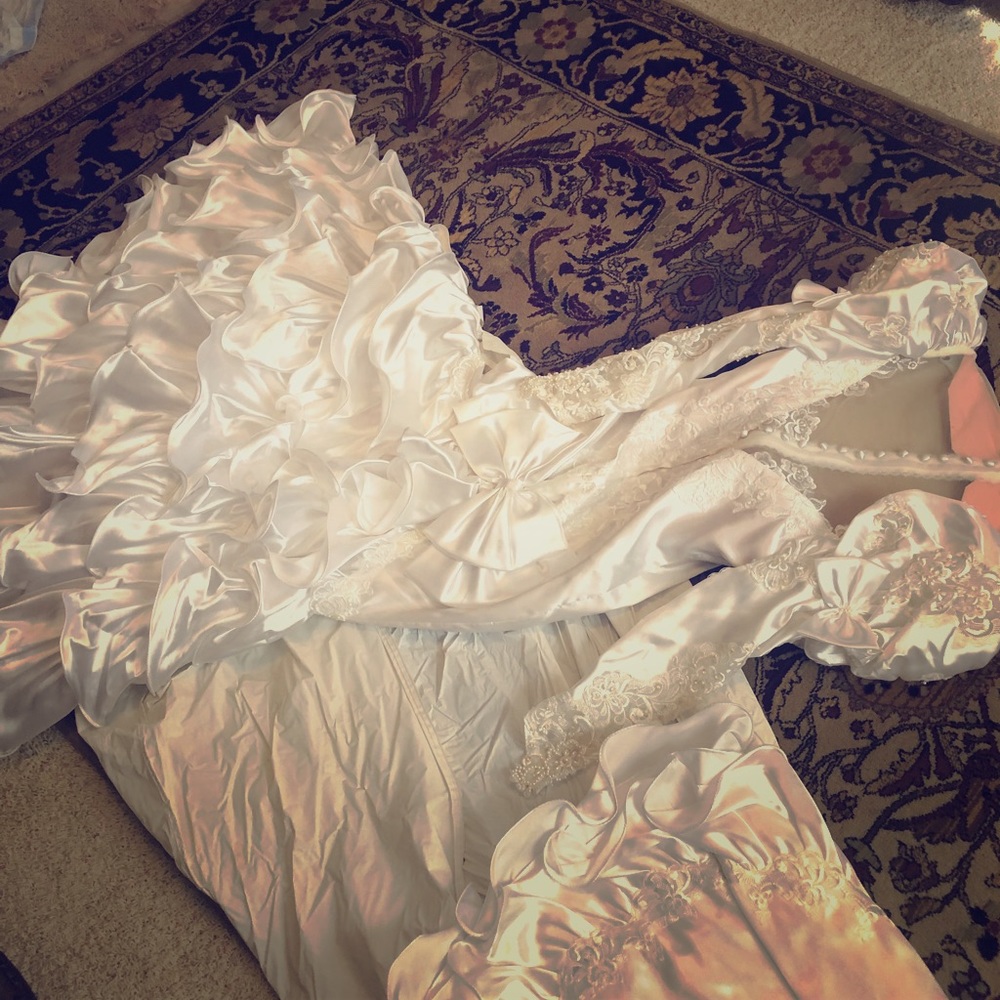 Beautiful Wedding Dress with train